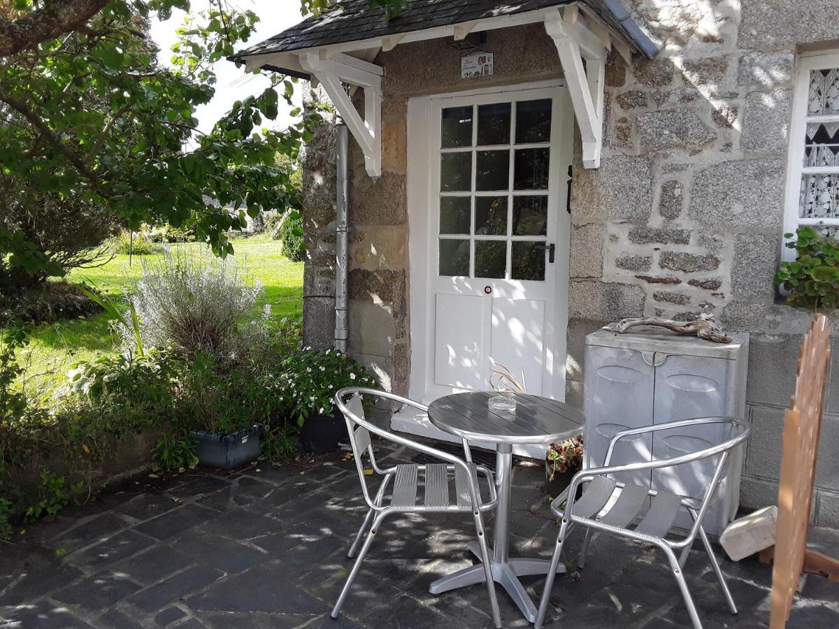 Ker Jerome - Traditional Stone Breton Cottage Near To Dinan Trelivan エクステリア 写真